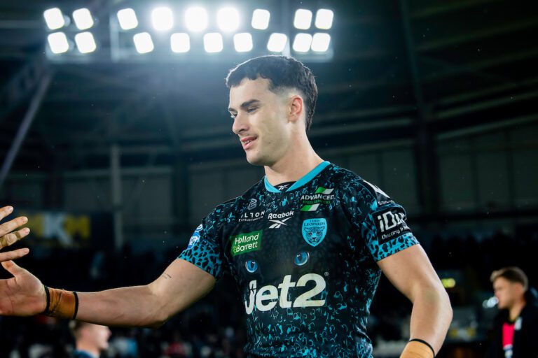 Picture by Allan McKenzie/SWpix.com - 06/03/2025 - Rugby League - Betfred Super League Round 4 - Hull FC v Leigh Leopards - MKM Stadium, Kingston upon Hull, England - David Armstrong.