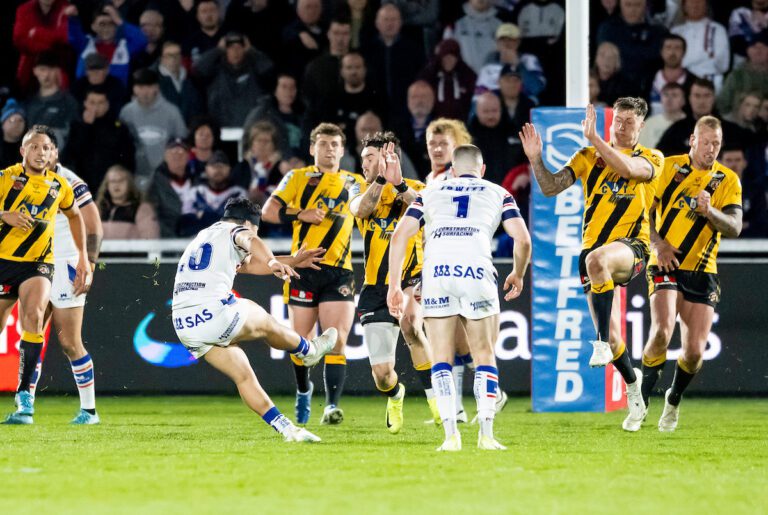 Picture by Allan McKenzie/SWpix.com - 17/04/2025 - Rugby League - Betfred Super League Round 8 - Wakefield Trinity v Castleford Tigers - The DIY Kitchens Stadium, Wakefield, England - Wakefield's Mason Lino kicks a drop goal to win the match agaonsgt Castleford.