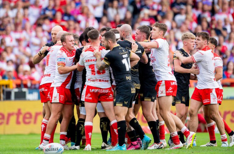 Picture by Allan McKenzie/SWpix.com - 07/09/2025 - Rugby League - Betfred Super League Round 25 - Hull KR v Hull FC - Sewell Group Craven Park, Hull, England - Hull KR & Hull FC players have an altercation on field.