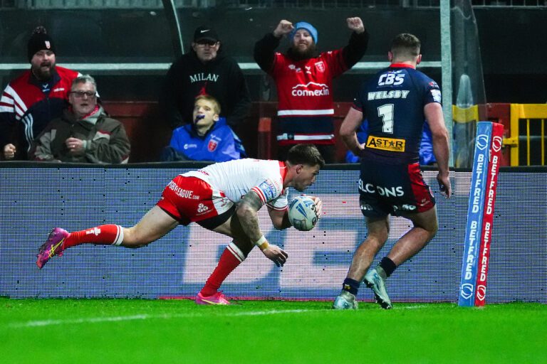 Picture by Olly Hassell/SWpix.com - 04/10/2025 - Rugby League - Betfred Super League Semi-final - Hull KR v St Helens - Sewell Group Craven Park, Hull, England - Oliver Gildart of Hull KR scoring a try