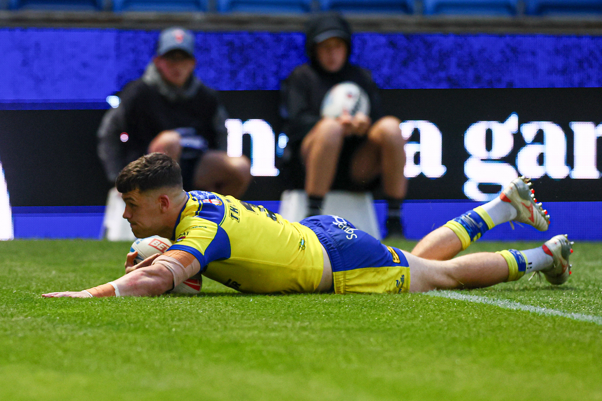 Warrington 50 Widnes 12: Pre-season game stopped due to crowd unrest