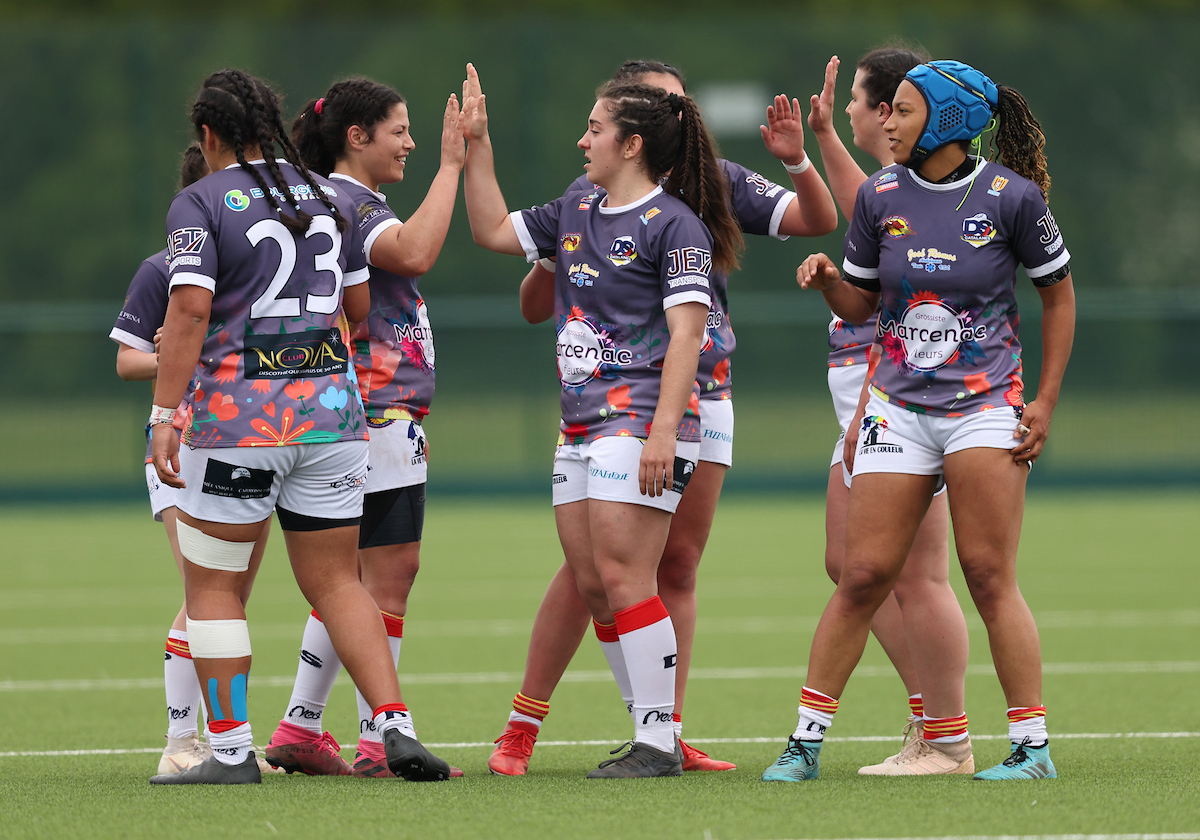 Picture by John Clifton/SWpix.com - 01/05/2022 - Rugby League - Women's Rugby League Nines Festival - Catalans Dragons v Hull FC - Asics Stadium, Victoria Park, Warrington, England - Catalans Dragons celebrate the win