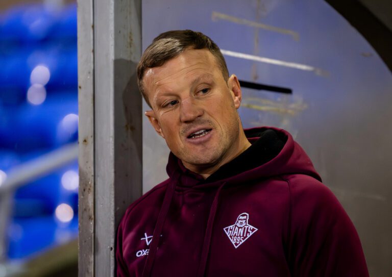 Huddersfield sacks Luke Robinson