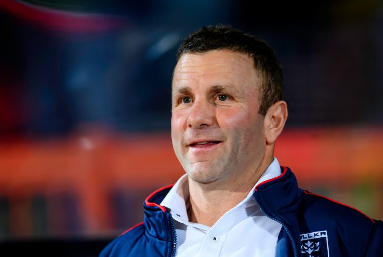 Hull KR 52 St Helens 10:  Coach gone but mojo back for Robins