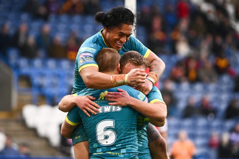 Huddersfield 6 Hull KR 32: More hell for Giants but Robins sing