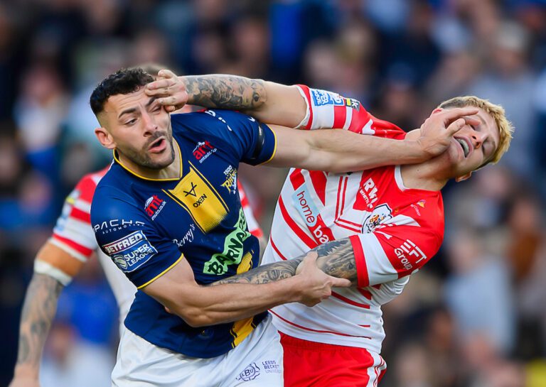 Picture by Allan McKenzie/SWpix.com - 04/06/2026 - Rugby League - Betfred Super League Round 13 - Leeds Rhinos v St Helens - AMT Headingley, Leeds, England - Leeds' Jake Connor & St Helens' George Delaney have an on-field altercation.