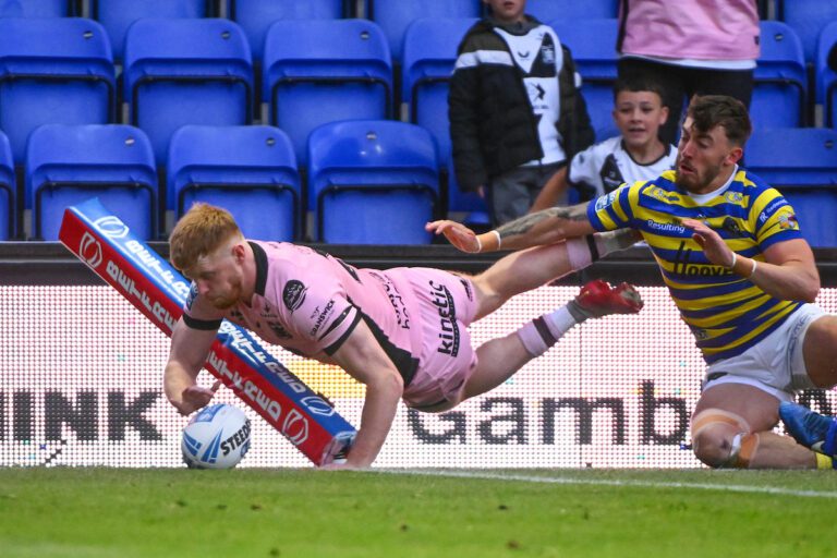 Warrington 12 Hull FC 4: Black and whites not hungry like the Wolves