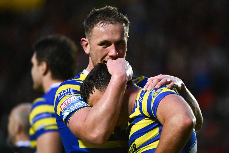 St Helens 6 Warrington 18: Wolves go top of Super League